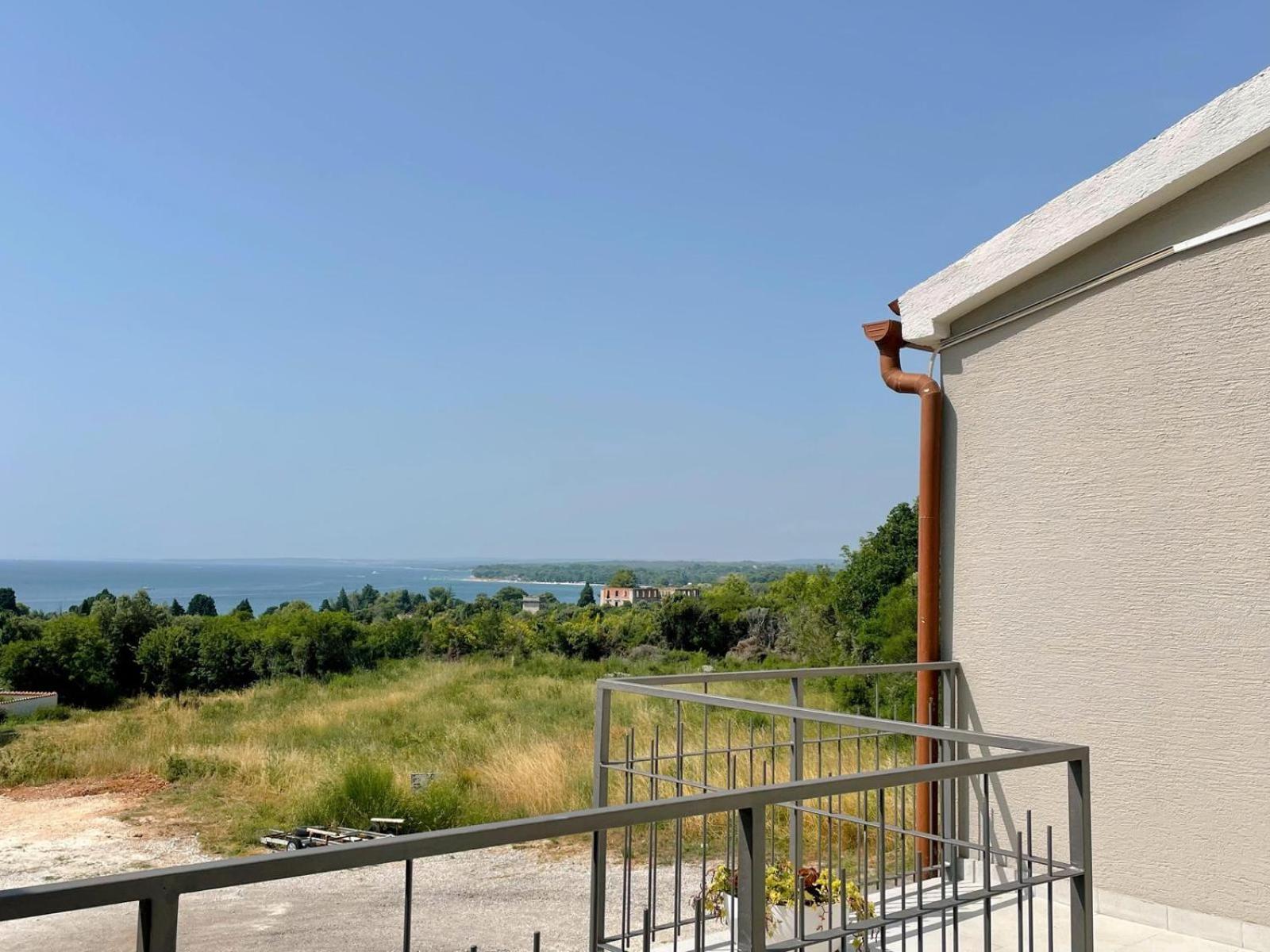 Caramel Comforts With Sea View In Stinjan Only 300 Meters From The Beach Pula Extérieur photo