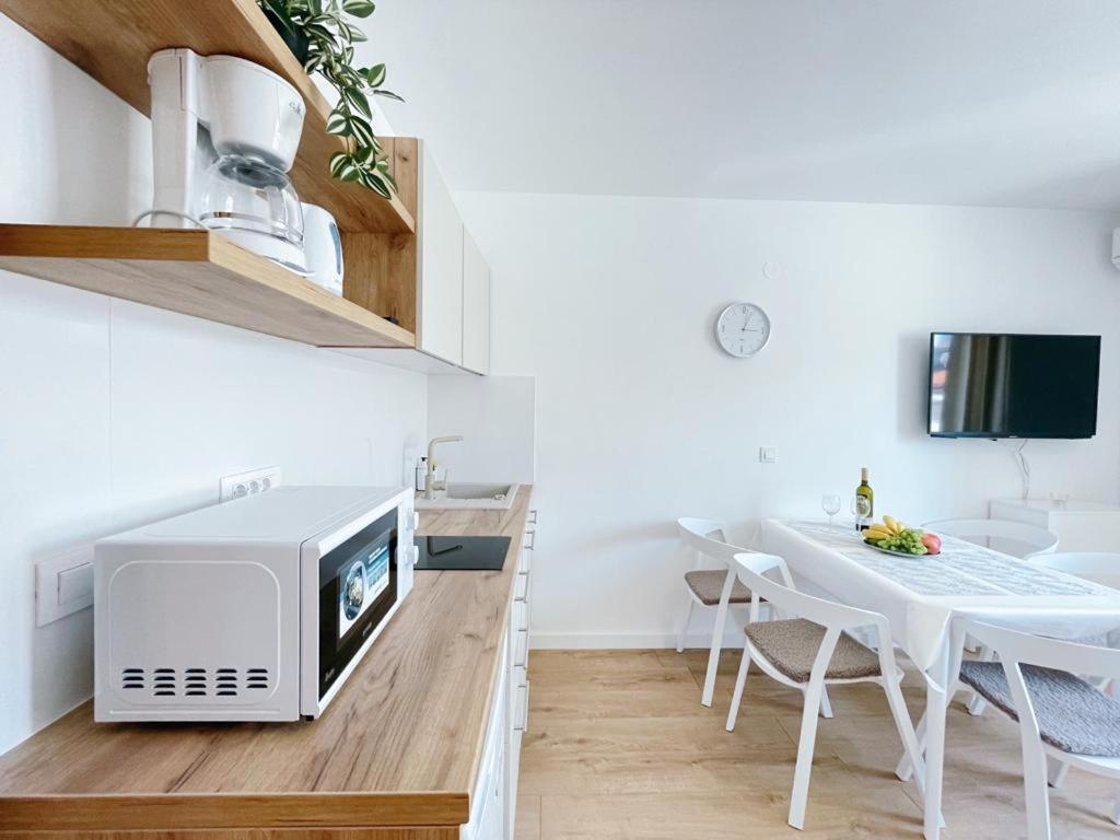 Caramel Comforts With Sea View In Stinjan Only 300 Meters From The Beach Pula Extérieur photo
